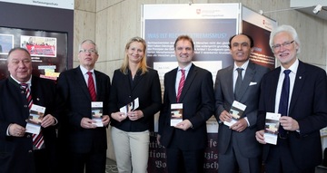 Ralf Sikorski (IG BCE), Dr. Gabor Lengyel (Liberale Jüdische Gemeinde), Maren Brandenburger (Nds. Verfassungsschutzpräs.), Stephan Manke (Nds. Innenstaatssekr.), Mehmet Günay (Türkischer Generalkonsul), Bernd Strauch (Erster Bürgermeister Hannover)