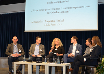 Dr. Andreas Schwegel (LKA), Dr. Jochen Walter (MK), Angelika Henkel (NDR), Dr. Menno Preuschaft (LPR), Melike Dursun (MS), Daniela Schlicht (MI)