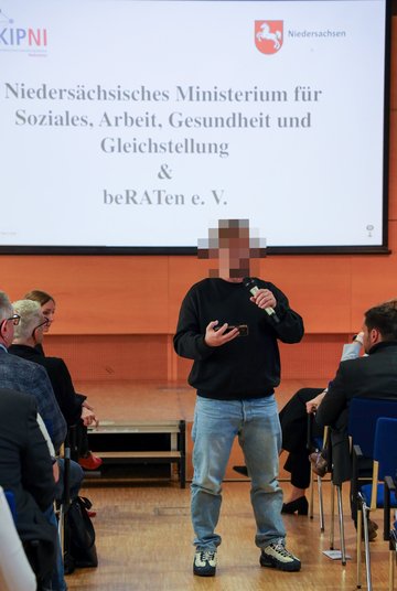 Berater von beRATen e.V. bei seinem Vortrag