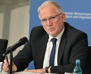 Verfassungsschutzpräsident Dirk Pejril bei der Vorstellung des Verfassungsschutzberichtes vor der Presse
