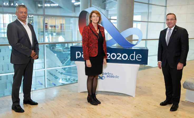 Verfassungsschutzpräsident Bernhard Witthaut, Susanne Mittag, MdB, Innenminister Boris Pistorius im Bundestag