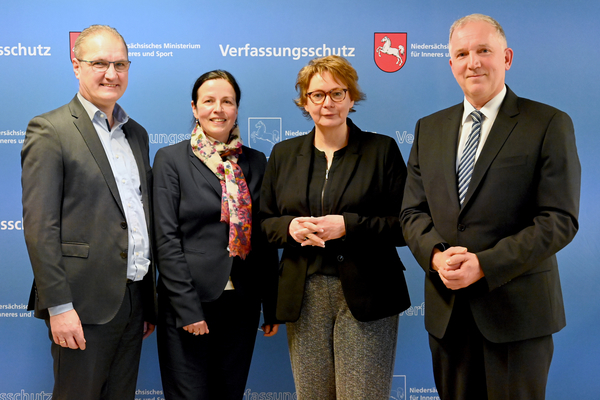 Staatssekretär Stephan Manke, Vizepräsidentin Dr. Martina Oelkers, Ministerin Daniela Behrens, Präsident Dirk Pejril