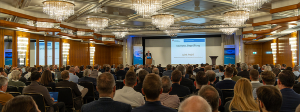 Verfassungsschutzpräsident Pejril bei seiner Keynote
