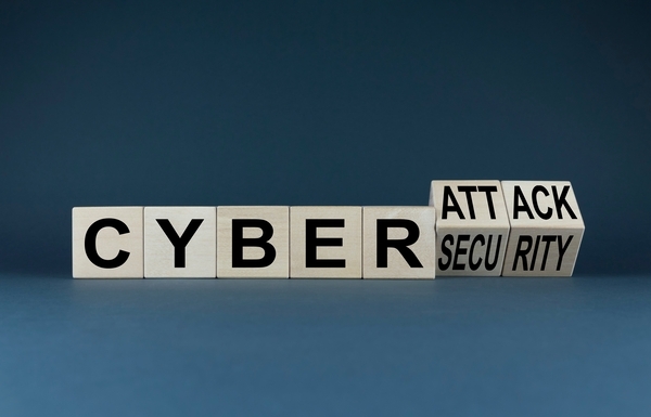 Schrifzug Cyberattack/Cybersecurity