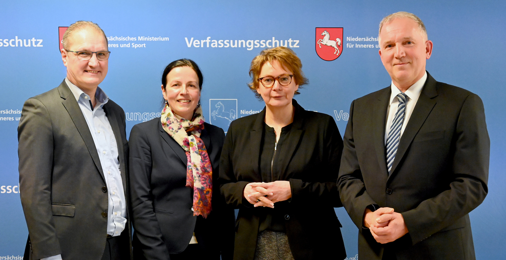 Staatssekretär Stephan Manke, Vizepräsidentin Dr. Martina Oelkers, Ministerin Daniela Behrens, Präsident Dirk Pejril