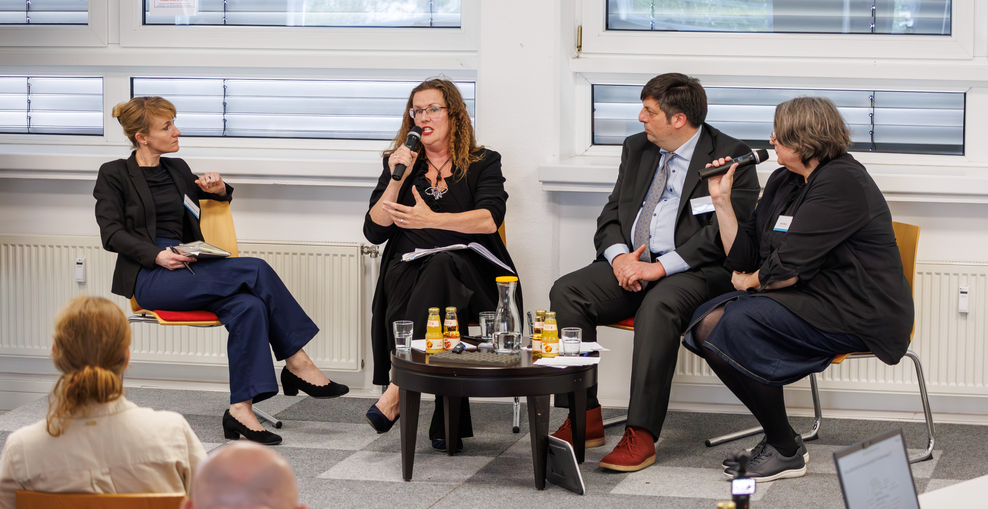 Diskussionsrunde-Teilnehmende